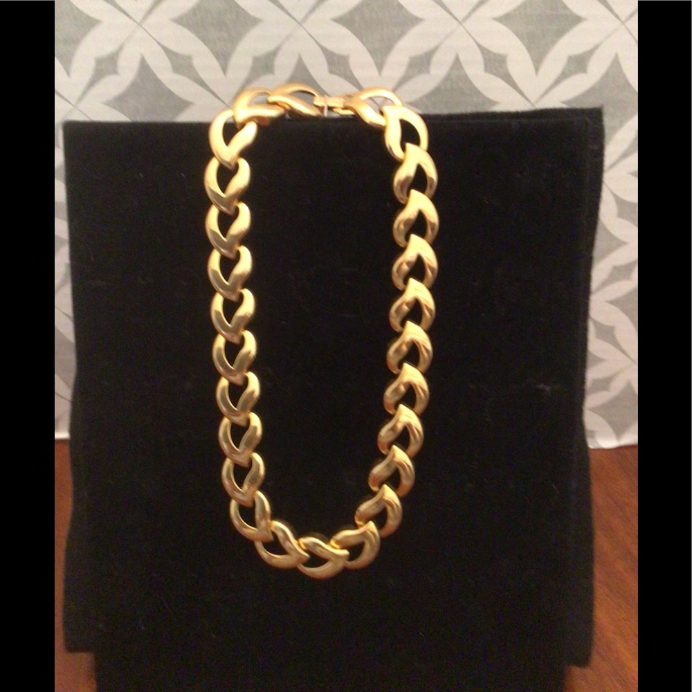Gold Tone Choker Necklace in Leaf Design